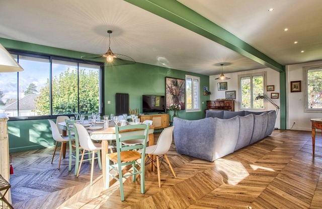 Large house near the beach for 15 people