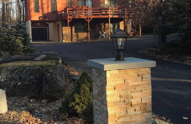 Large 3 bed/3 bath NEW Chalet w/Game Room & 7 Flat Screen TVs