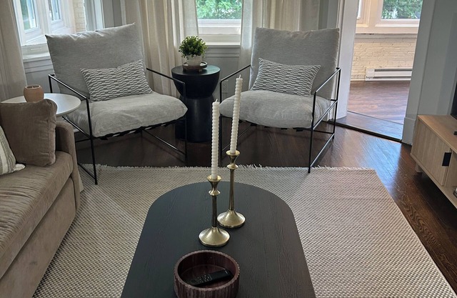 Large 3 bedroom apartment in Roger’s Park!