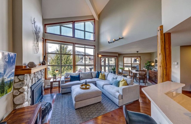 Large 3BD Townhome/Great Views/Hot Tub