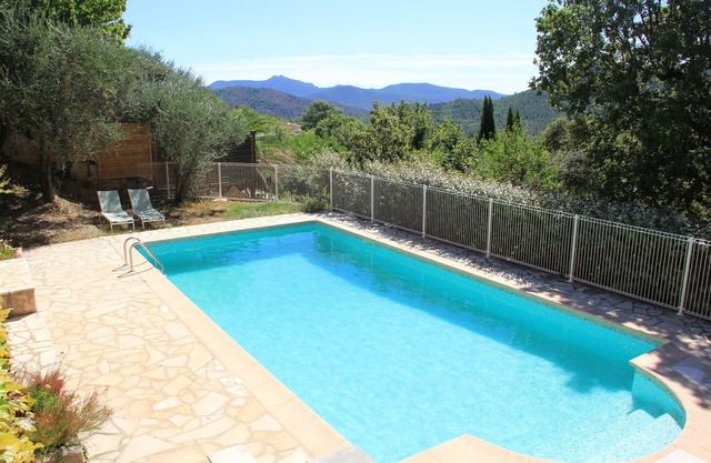 Large 4-bedroom villa with pool and wonderful panoramic view