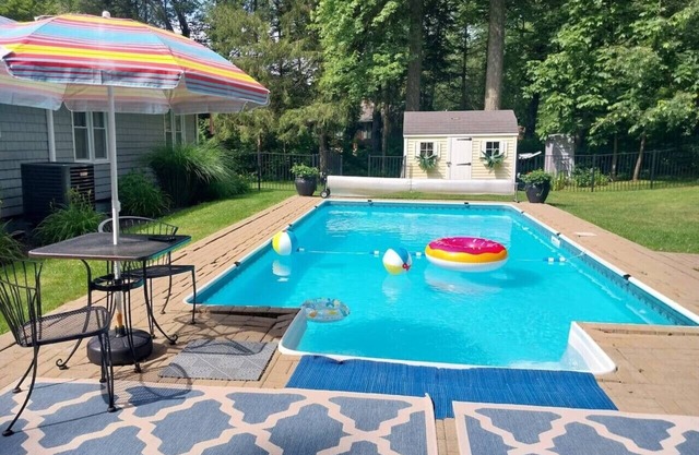 Large 4 bedroom - Pool - Fire Pit