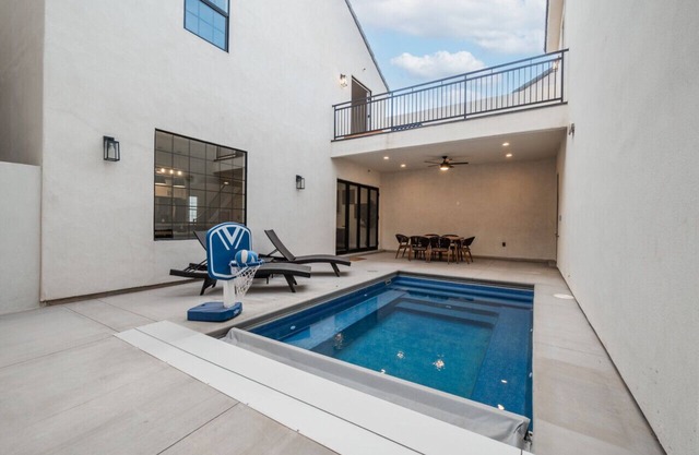 Large 5 bedroom with double bunkroom and pool