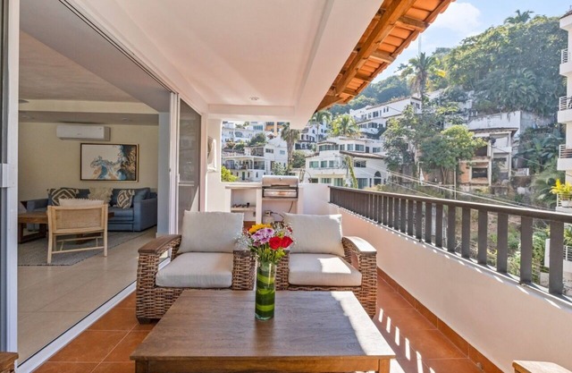 Large and modern condo in Old Town PV, 6 min. walk to beach and Malecon!