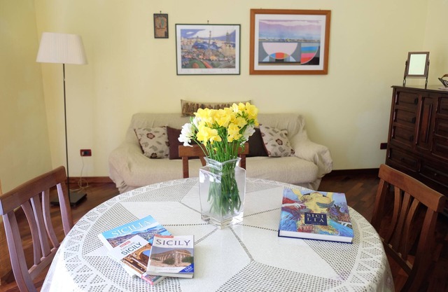 Large apartment - historic center in Palermo noble palace-Teatro Massimo