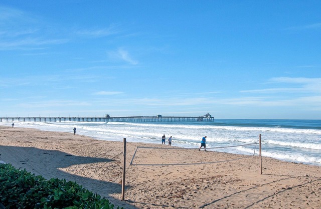 Large Beachfront 3 Bedroom Condo