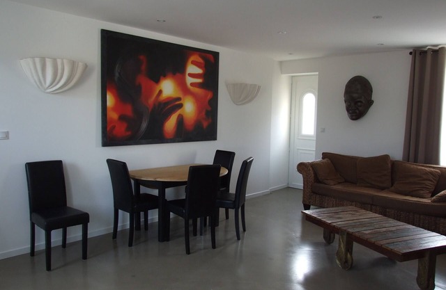 Large Bright Villa near the Beaches (7 km), garden terrace Wifi Cli