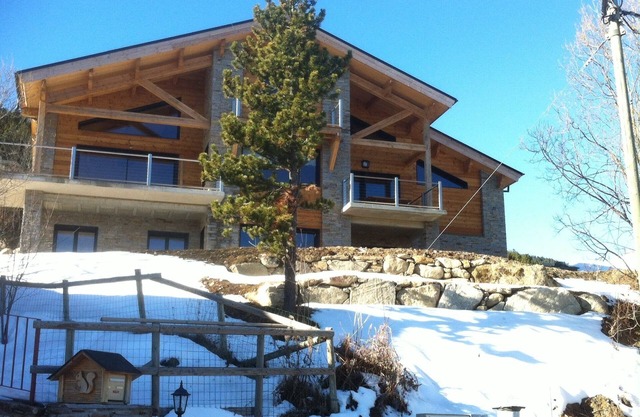 Large chalet 12 people