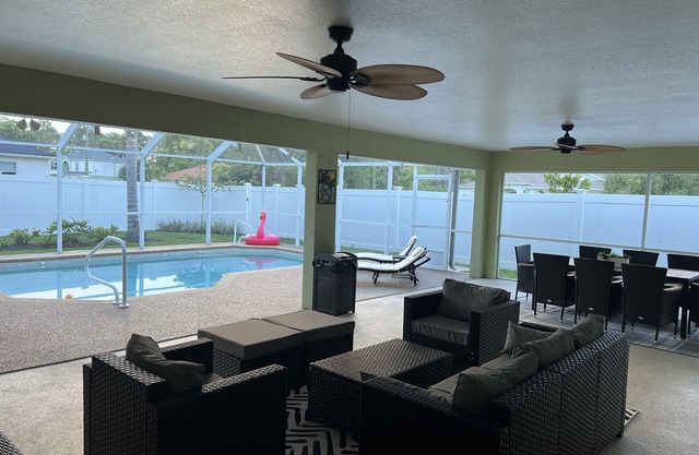 Large Charming House with Heated Pool and Outdoor Living