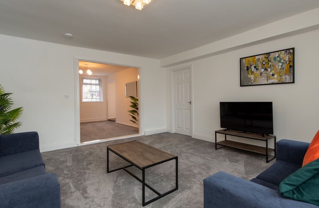 Large comfortable house with 3 reception rooms near road links