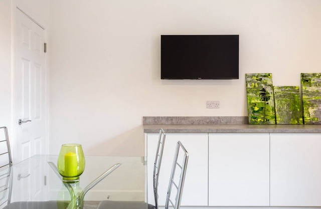 Large Contractor House*Free Parking*Close M1 & M62