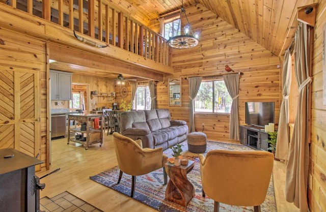 Large Deck, Grill Pet-Friendly Show Low Retreat!