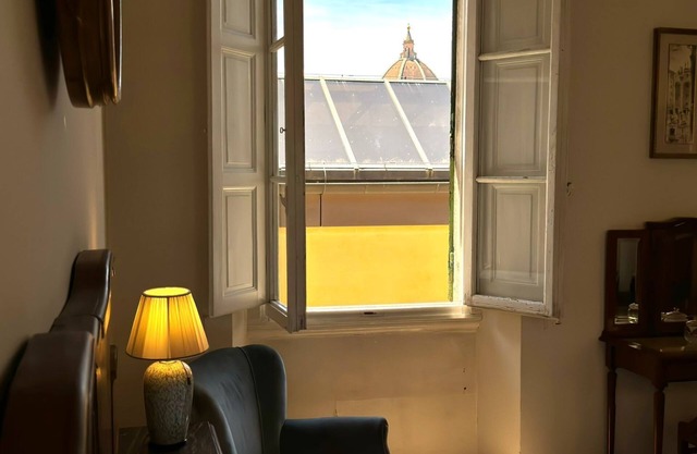 Large family apartment, 5 large bedrooms in downtown with terrace