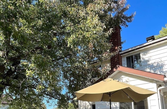 Large family home in copper cliff. Sleeps 8.