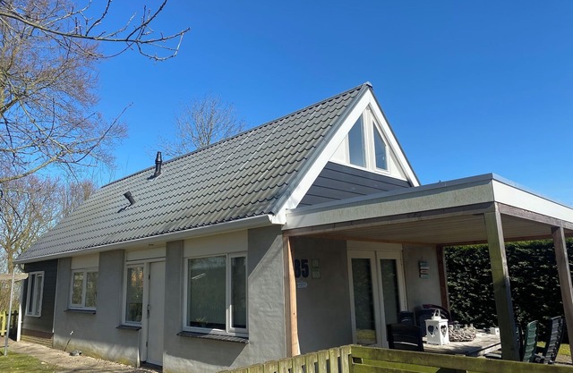 Large holiday bungalow for rent Scheldeoord Baarland Zeeland 6 persons