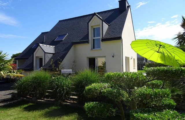 Large house with garden, Ploumilliau