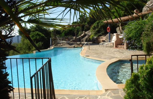 Large house with private pool quiet with views of the Gulf of Santa Giulia