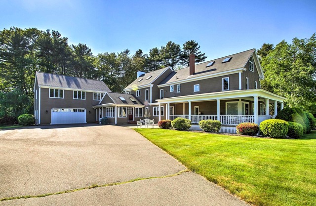 Large Kennebunk Home, Walk to Beach < 2 Mi to Town