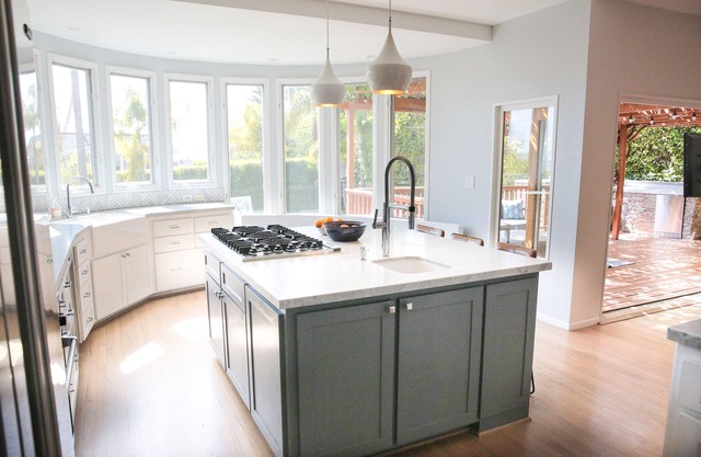 Large luxury home with heated pool. Near Palisades village, beaches and bluffs!