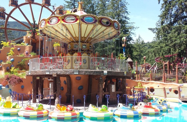 Large Luxury Lakeside Suite for up to 7 People