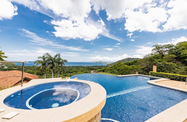 Large, spacious home for family gatherings. The stunning infinity edge pool overlooks the breathtaking sites of the Bay of Papagayo.