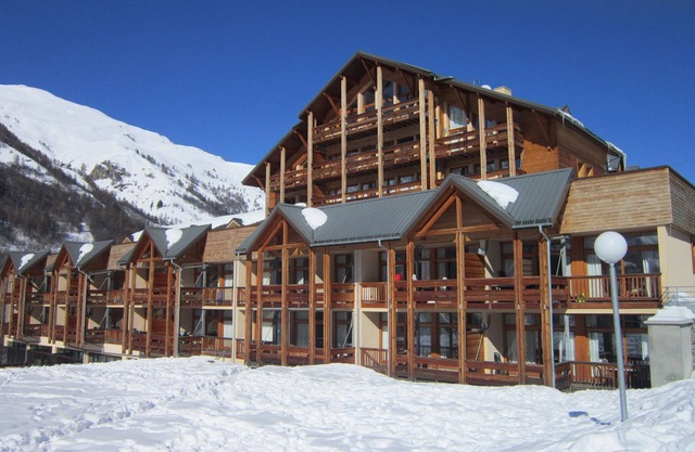 Large Studio 27 m2 - in residence tourism * with swimming pool