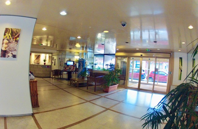 Large studio in Juan les Pins 3 ***