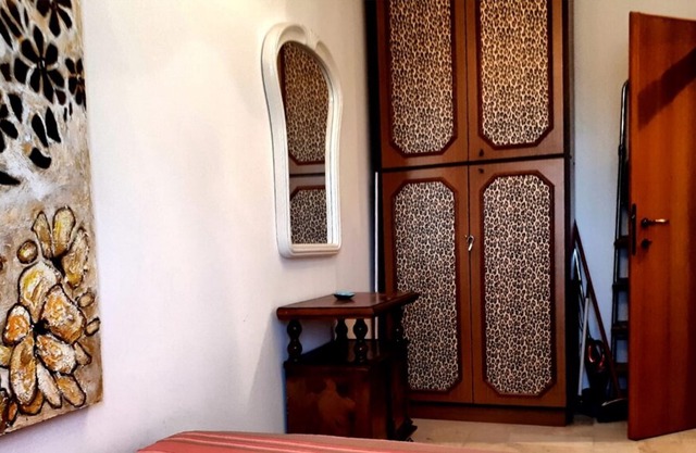 Large three-room apartment with excellent sea view
