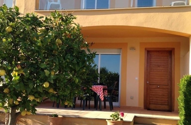 Large Two Floor Apartment, 3 minutes Stroll from the Famous "Pine Walk"