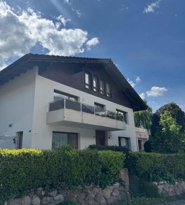 Large vacation home with mountain views