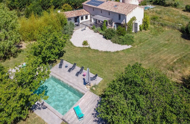 Large villa, 6 to 15 people on the edge of the forest and river with heated pool