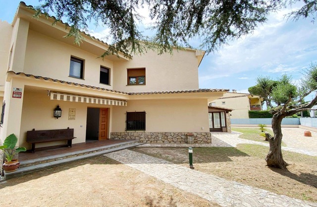Large villa close to the best beaches of the Costa Brava.