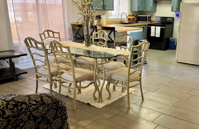 Las Vegas Cozy One-Story Home w/Pool, Park Walk, Private Garage & 2 Suites