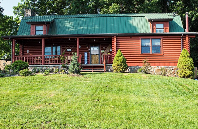 Last Minute Get Away? The Mountains Are Calling! Tons of Fun Included!