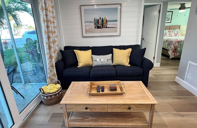 Laughing Gull at Shorebirds 3min walk to beach Sunsets! Kayaks Bikes and More!