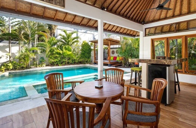 Laule‘a Hale - Beachfront | Pool | AC