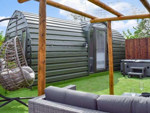 Laurel Pod - Uk47203