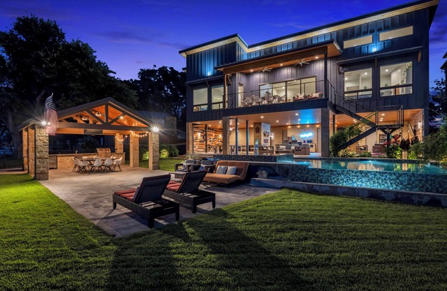 Lavish Family Oasis - Infinity Pool, Onsite Boat Rental