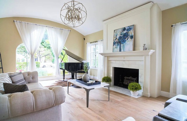 Lavish Santa Monica House w/Pool, HotTub, and Fireplace