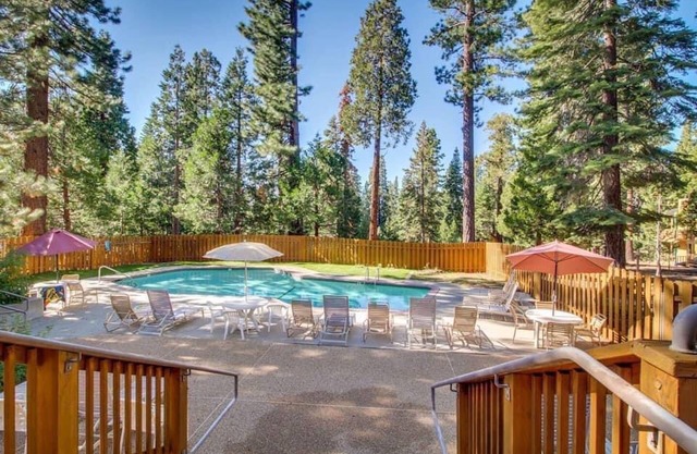 Lazy Bear PINK 5min From Kings Beach & Northstar Pool Spa Game Room
