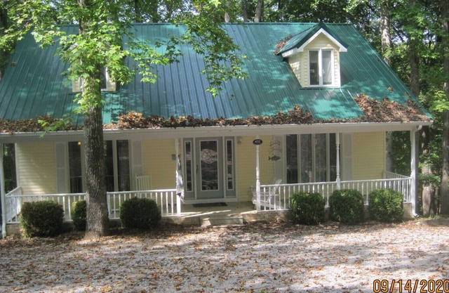 Lazy Daze on the shores of beautiful Lake Barkley!