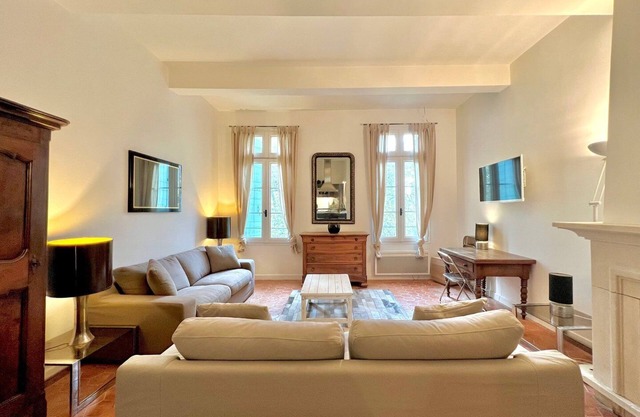 Le 100% Uzès, Right in the Historic Center