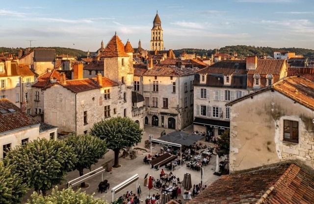 Le Chic & Elegant: Between the Historic Center and the Palais de Justice