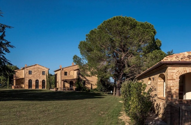 Le Coppiole, luxurious Tuscan property, 3 villas, infinity edge pool