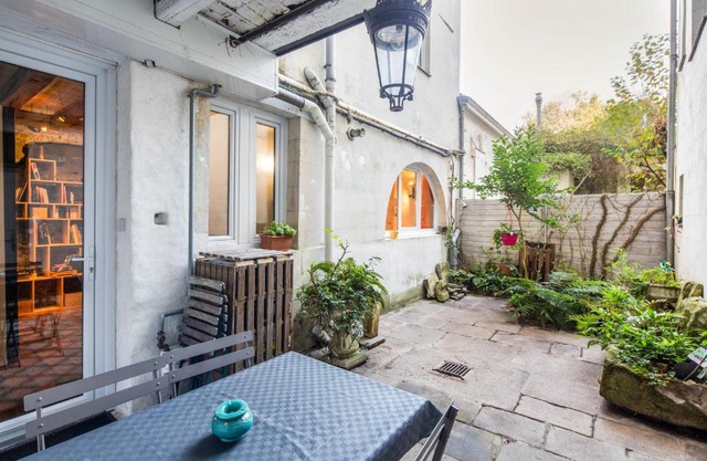 Le Cours Saint Pierre - Entre Château et Cathédrale