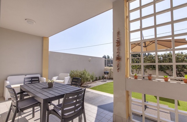 Le Domus beautiful apartment with garden.