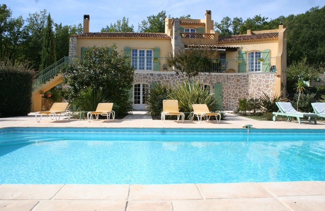 Le Mas des Tarentes between vineyards and forests