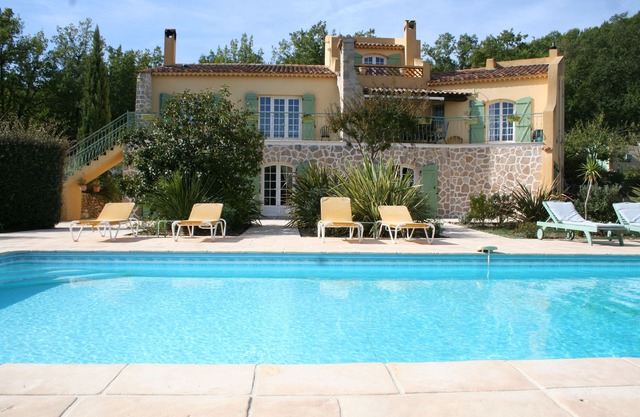 Le Mas des Tarentes between vineyards and forests