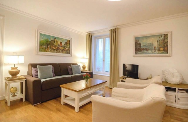 Le Regal Elysees Paris + Parking Space