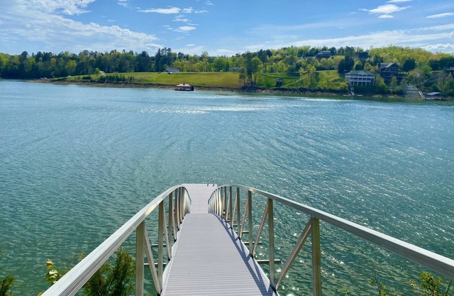 Leaf-Peeping & Mountain Views